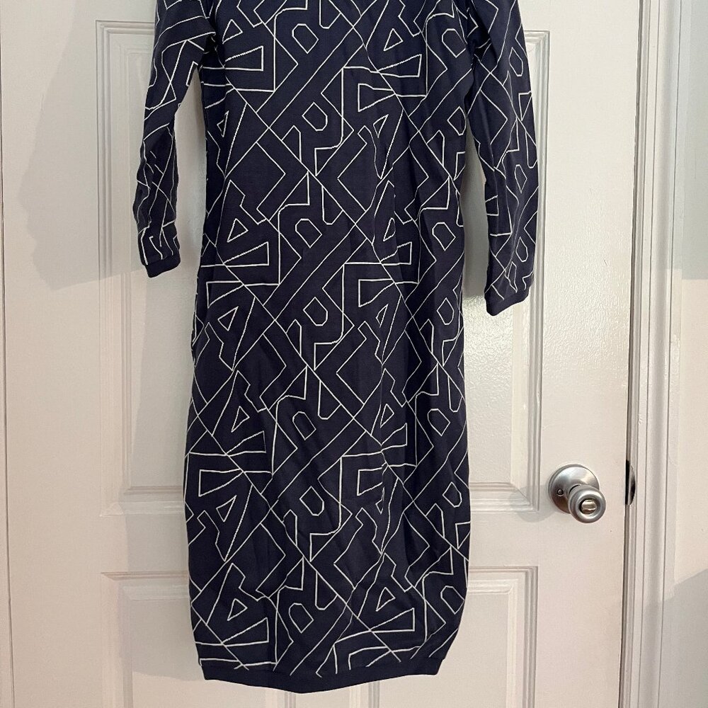 Tight knit dress for all-day occasions